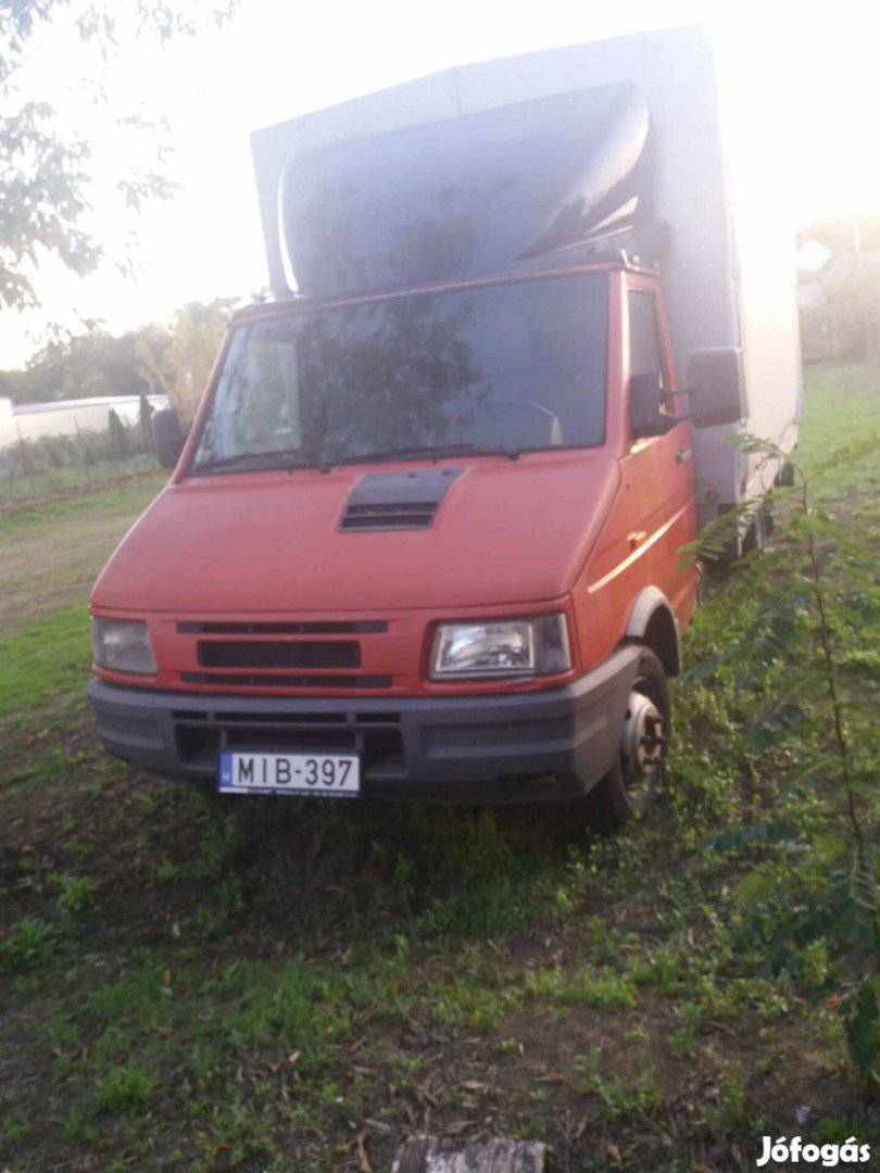 Ponyvás IVECO