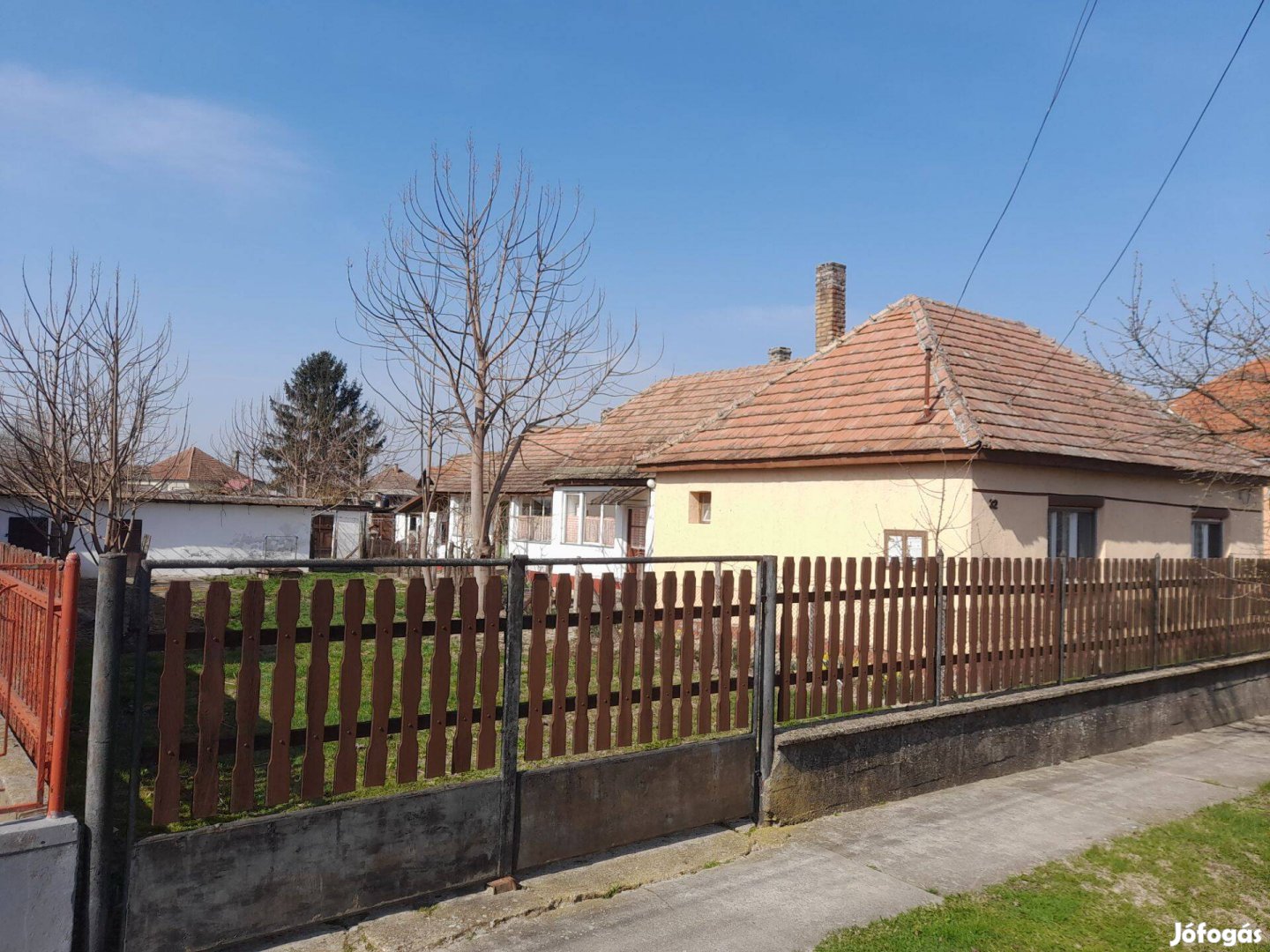 Pörbölyön, gemenci erdő közelében 4 szobás családi ház eladó