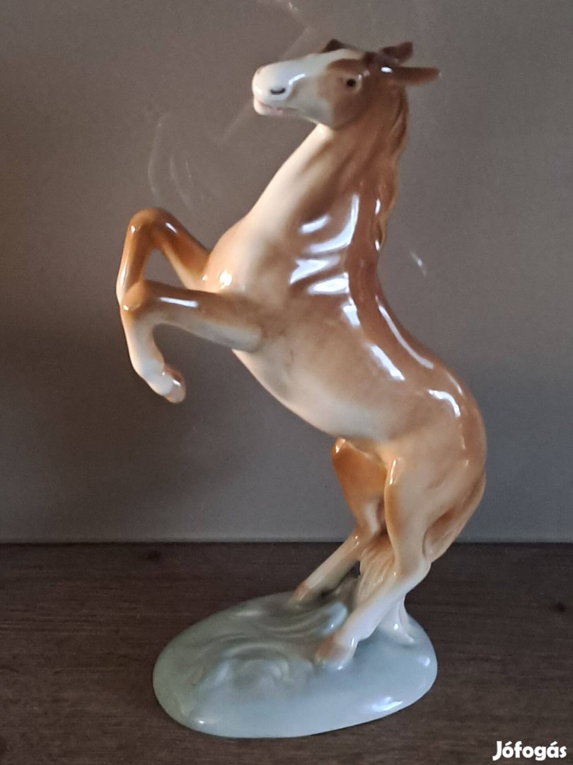 Porcelán ágaskodó ló dísztárgy, figura,nipp