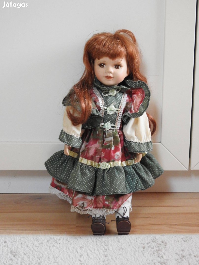 Porcelán baba 38 cm