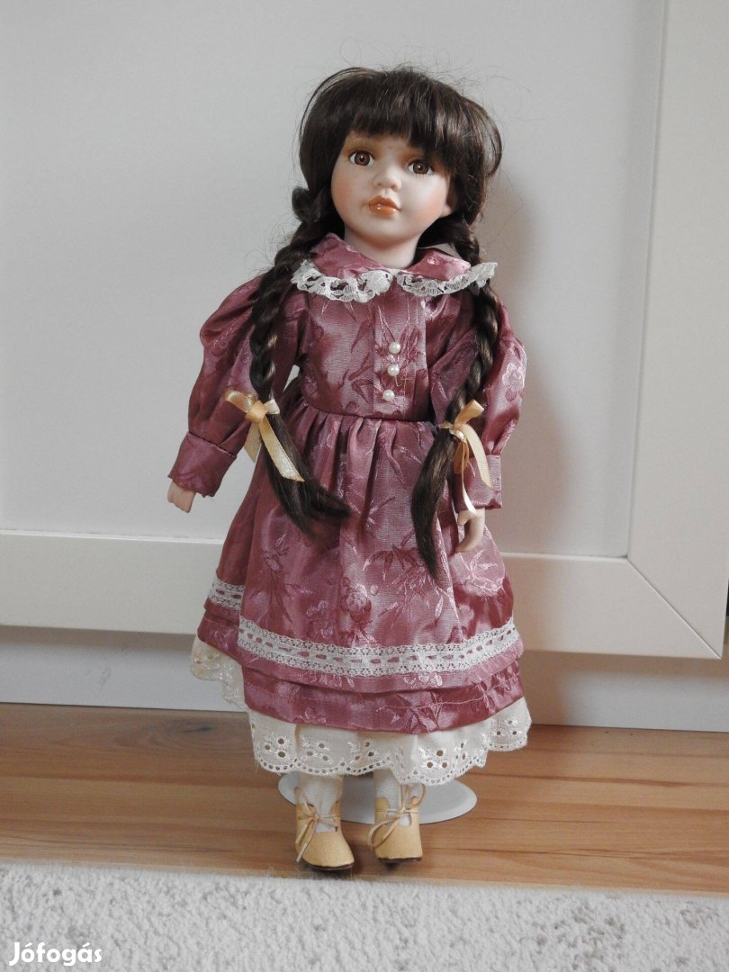 Porcelán baba 40 cm