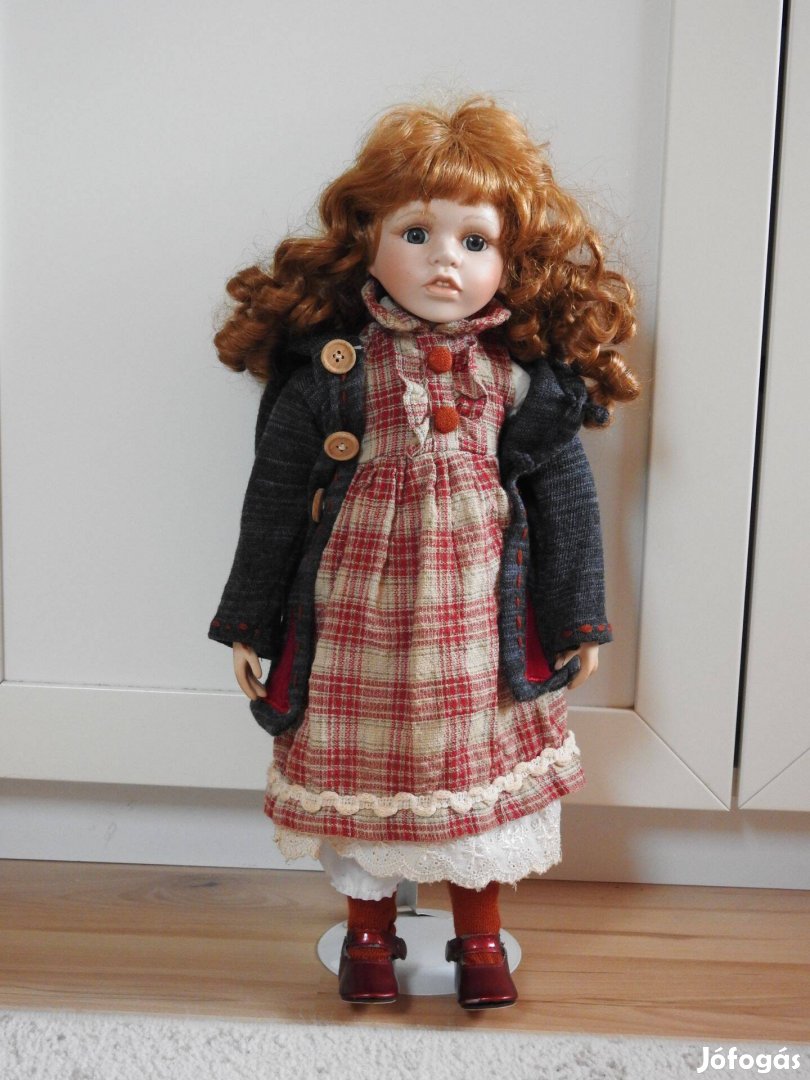 Porcelán baba 44 cm