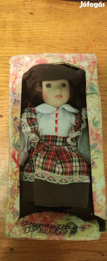 Porcelán baba 
