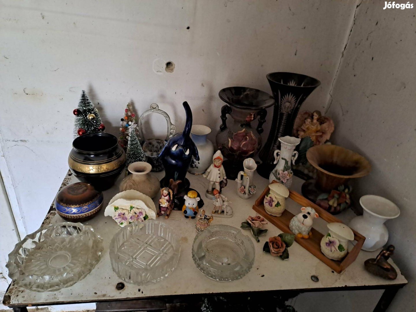 Porcelán bábuk, vázák