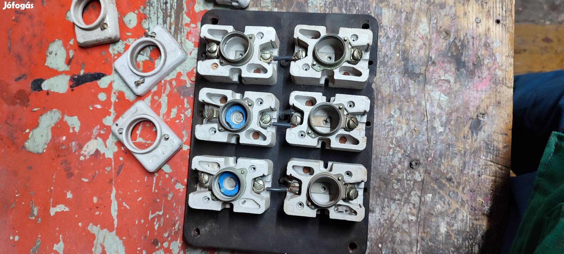 Porcelán biztosítéktartók és biztosítékok - kiváló állapot