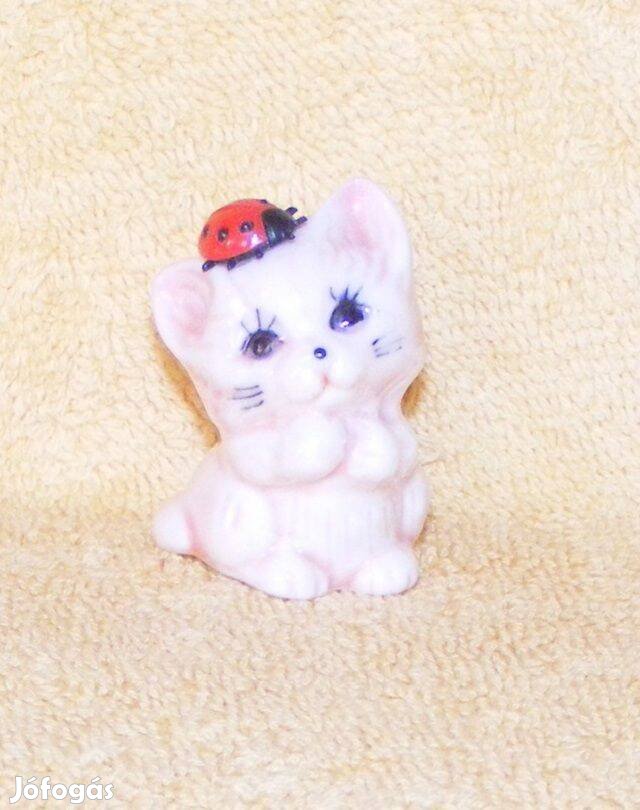 Porcelán cica katicával