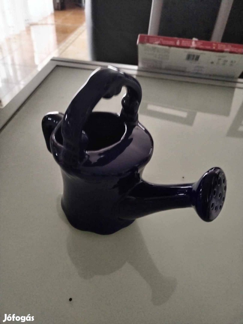 Porcelán dísz locsoló kanna