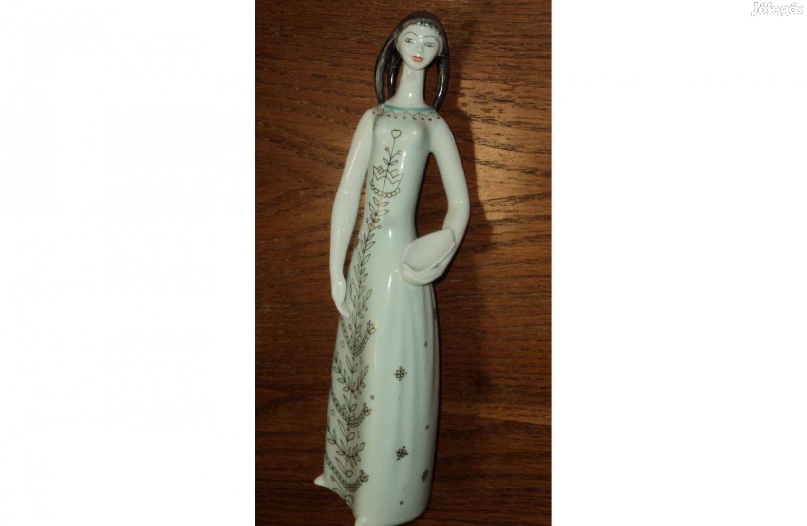 Porcelán dísztárgy Kissé sérült