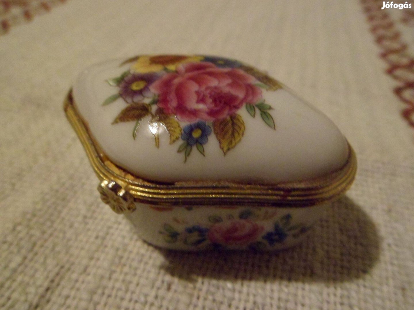 Porcelán ékszertartó, szelence