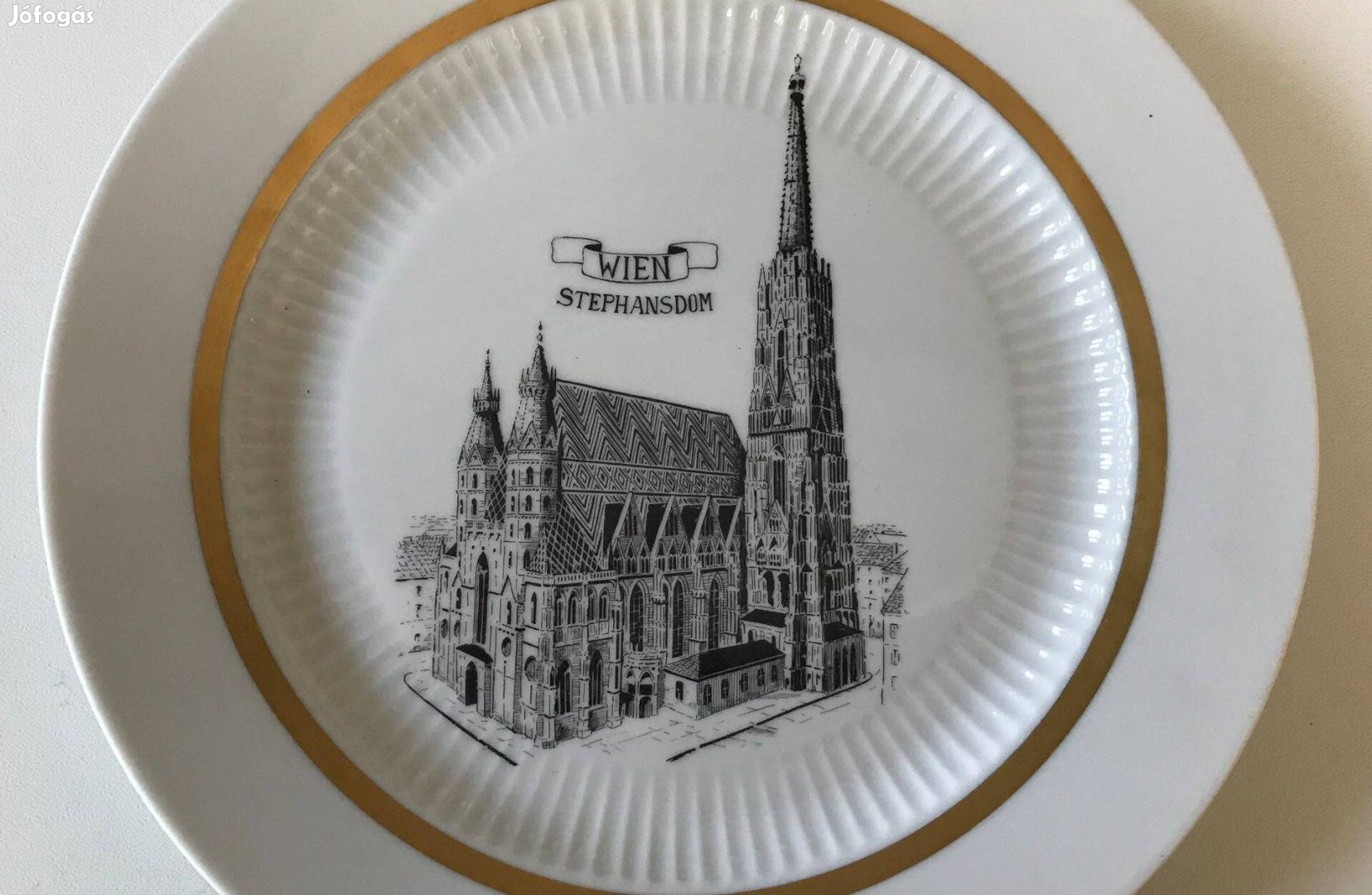 Porcelán emlék falitányér a Stephansdom látképével