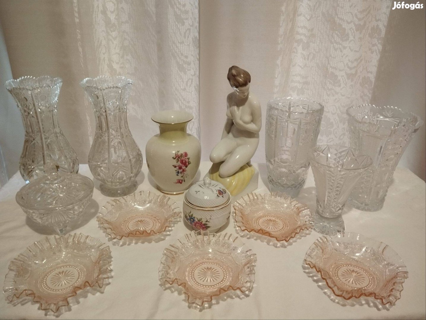 Porcelán és kristály tárgyak