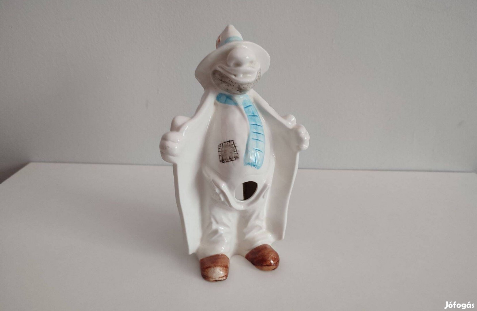 Porcelán figura