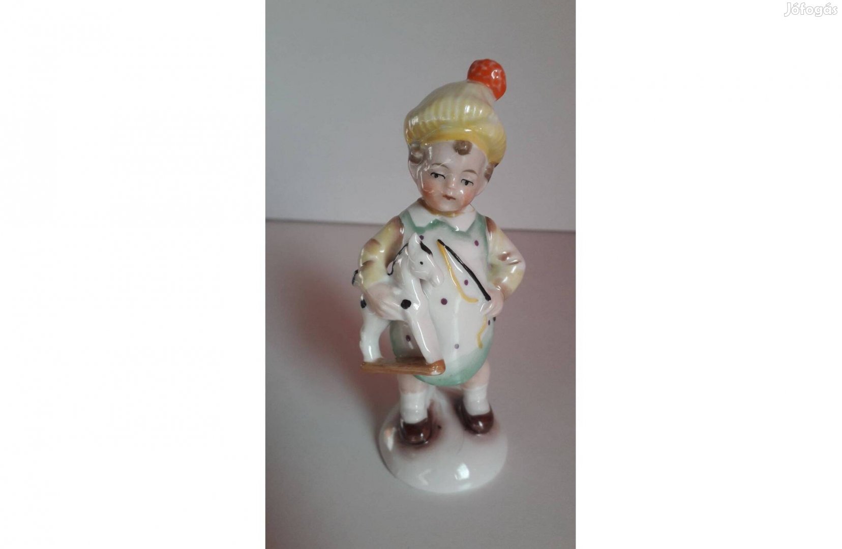 Porcelán figura kisfiú játék lóval 12 cm hibátlan