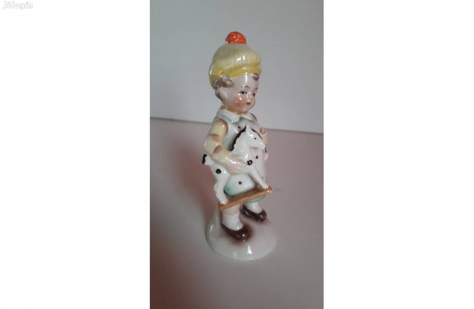 Porcelán figura kisfiú játék lóval 12 cm hibátlan