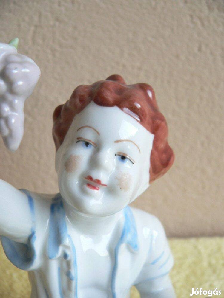 Porcelán fiú figura, dísztárgy