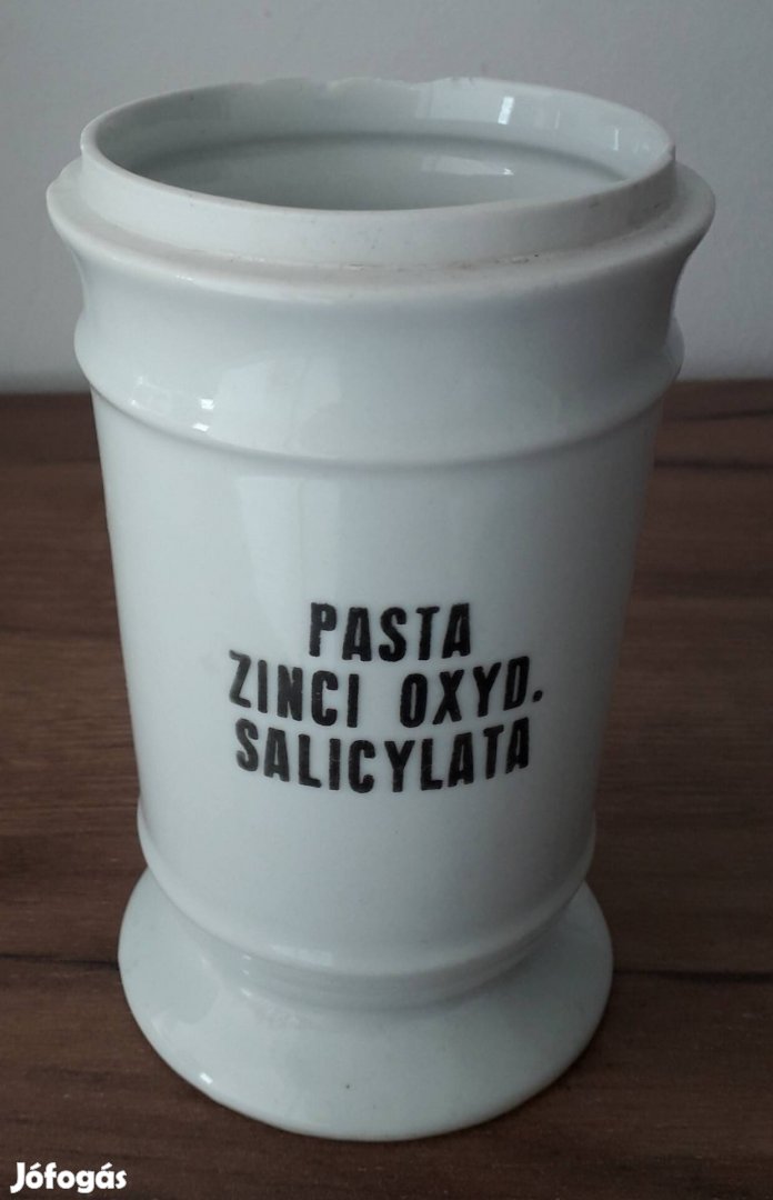 Porcelán gyógyszeres tároló edény, tető nélkül.