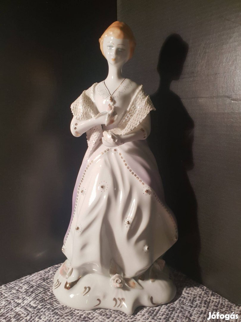 Porcelán hölgy figura 25 cm magas