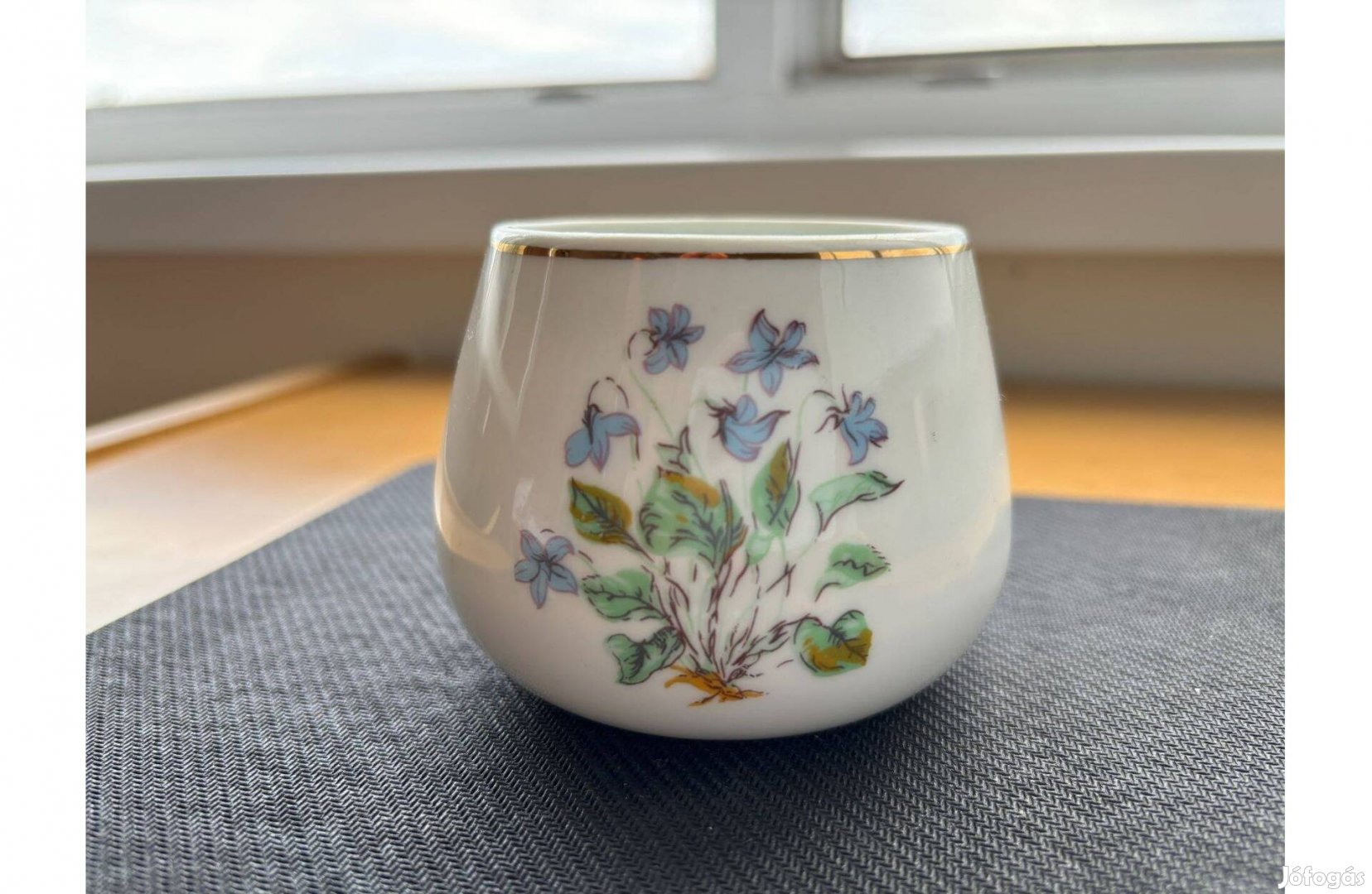 Porcelán ibolya váza