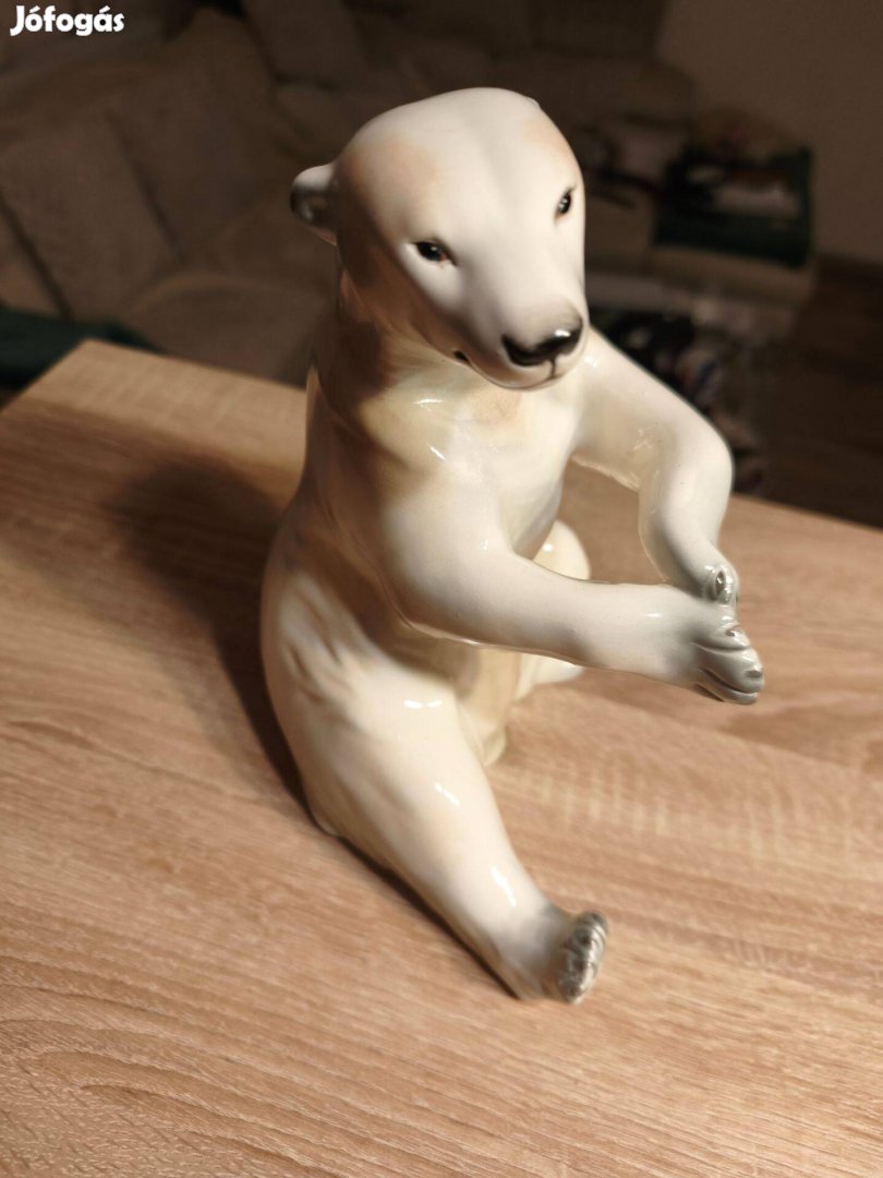 Porcelán jegesmedve