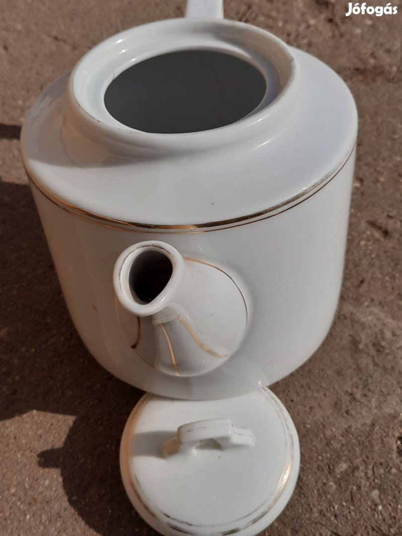 Porcelán kiöntő