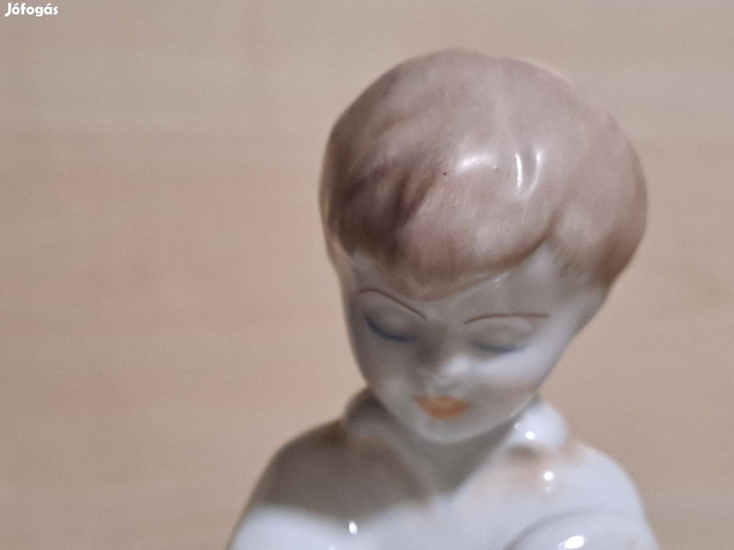 Porcelán kislány figura, dísztárgy