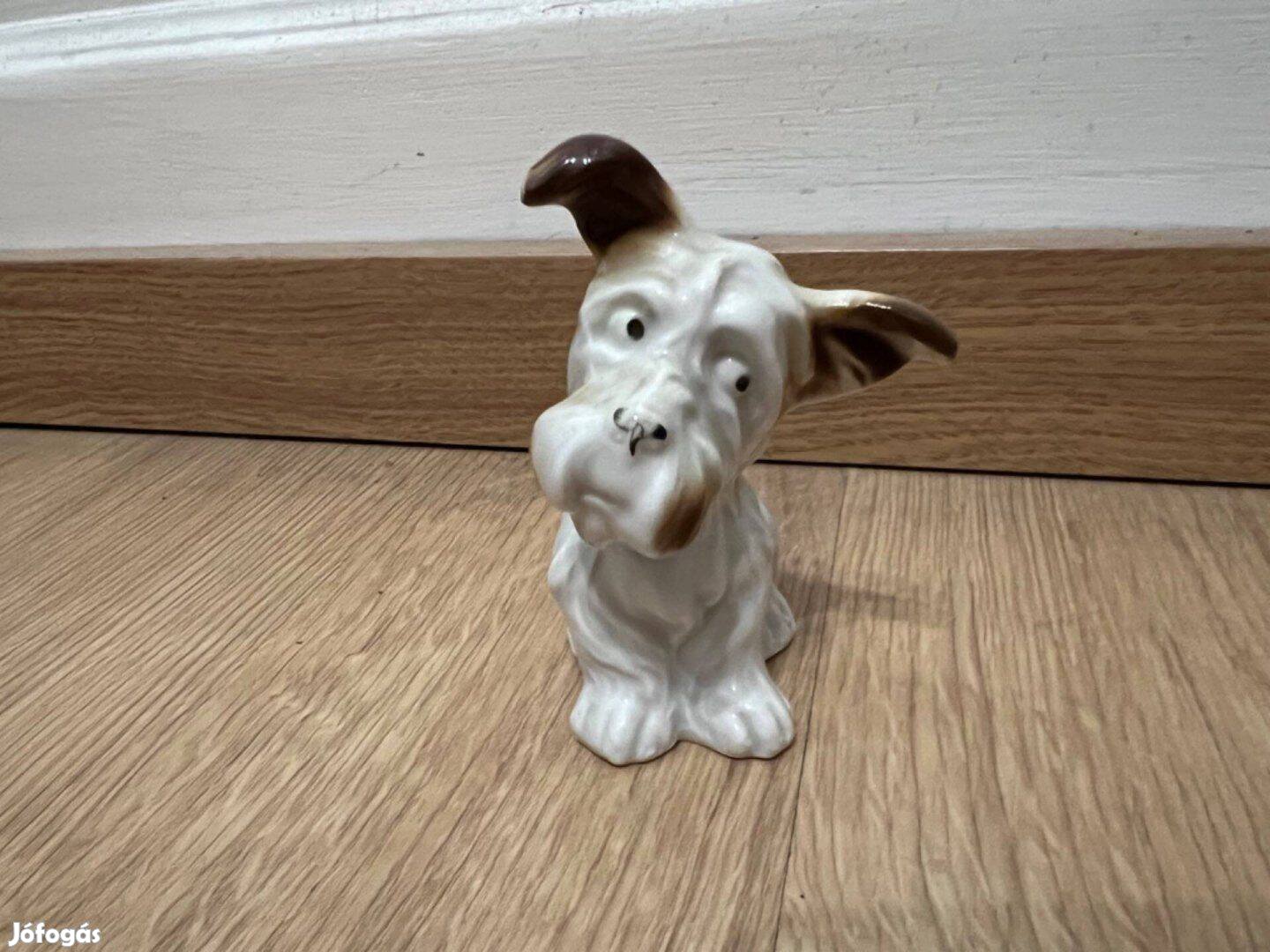 Porcelán kutya szobor