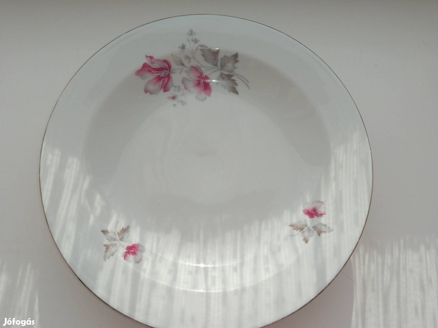 Porcelán leveses tányér 
