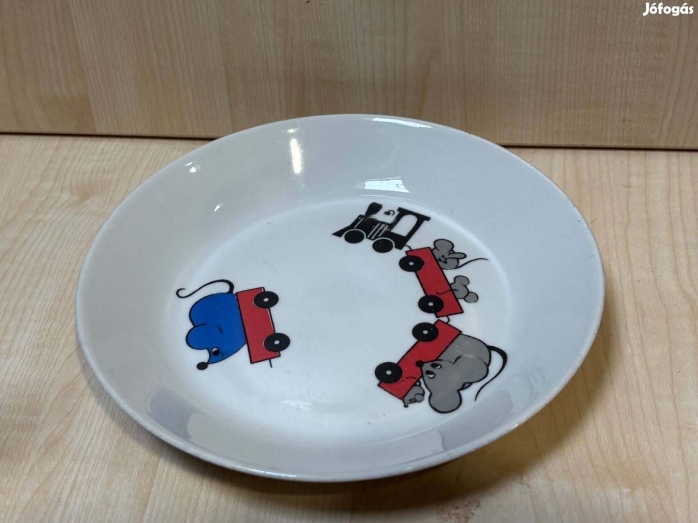 Porcelán mesetányér, mozdony, egér, cicatányér