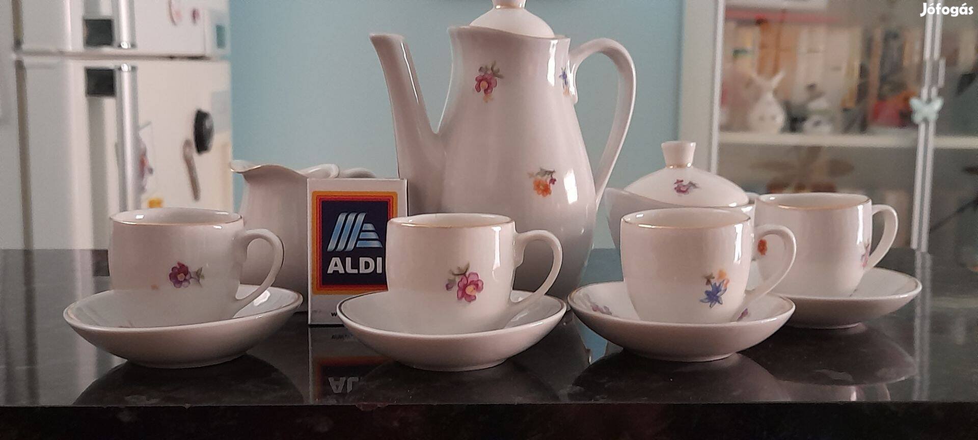 Porcelán mini kávéskészlet. Hibátlan állapotban