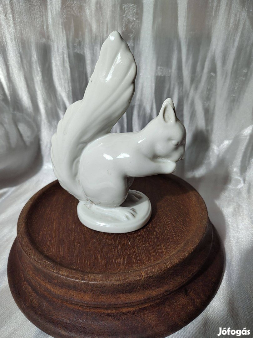 Porcelán mókus figura. Hibátlan