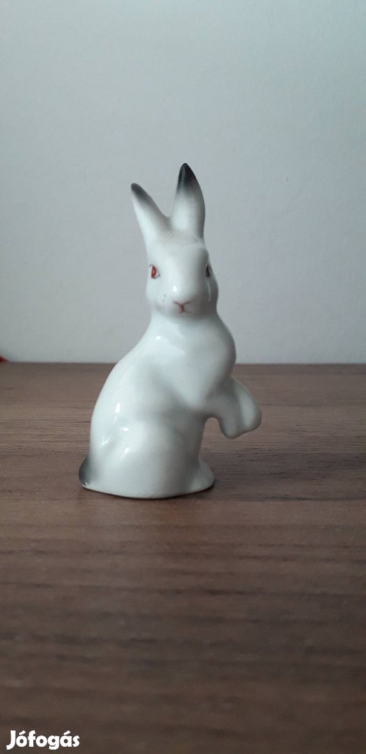 Porcelán nyúl figura. Mérete: 7,5 cm