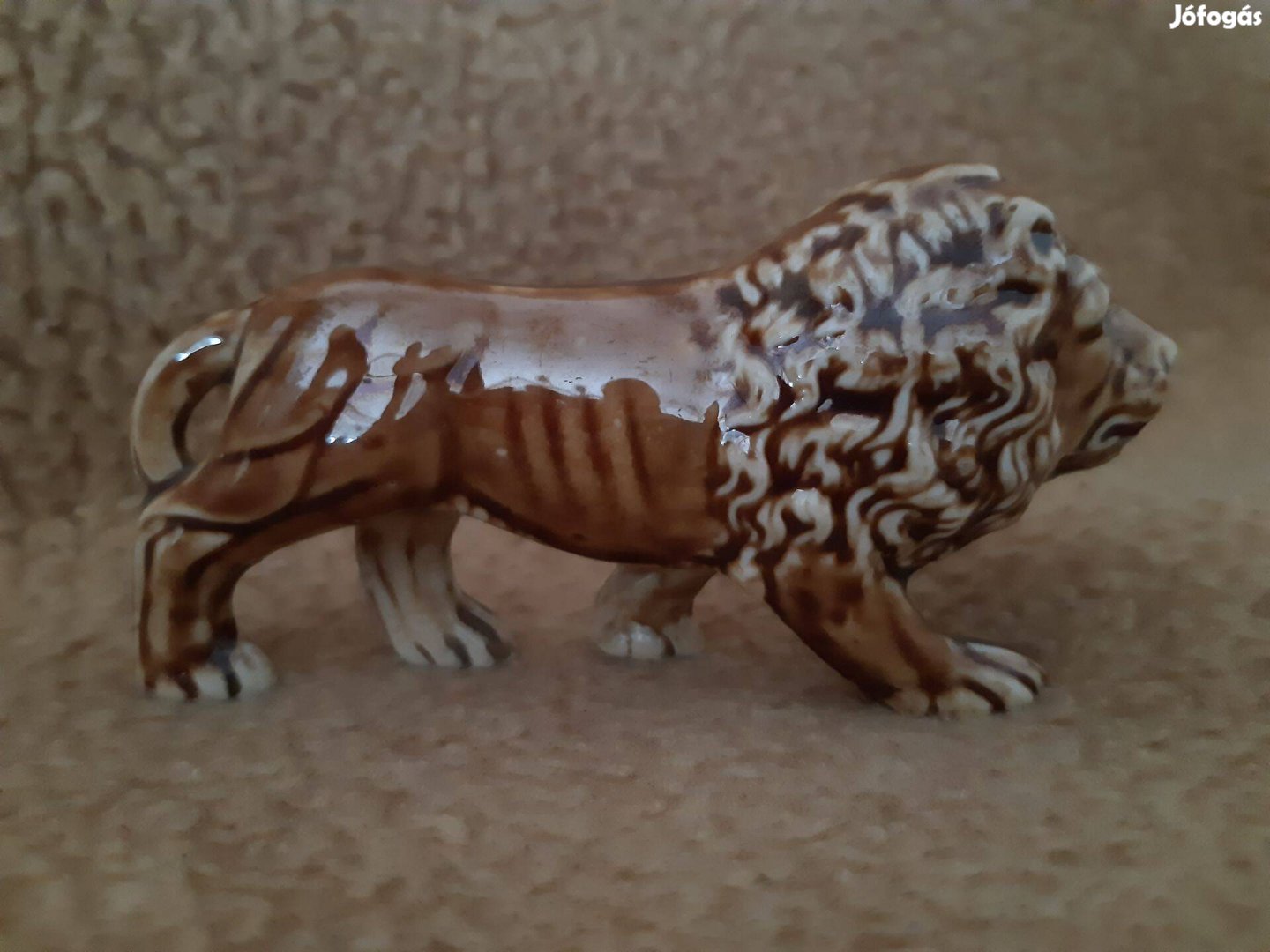 Porcelán oroszlán figura eladó