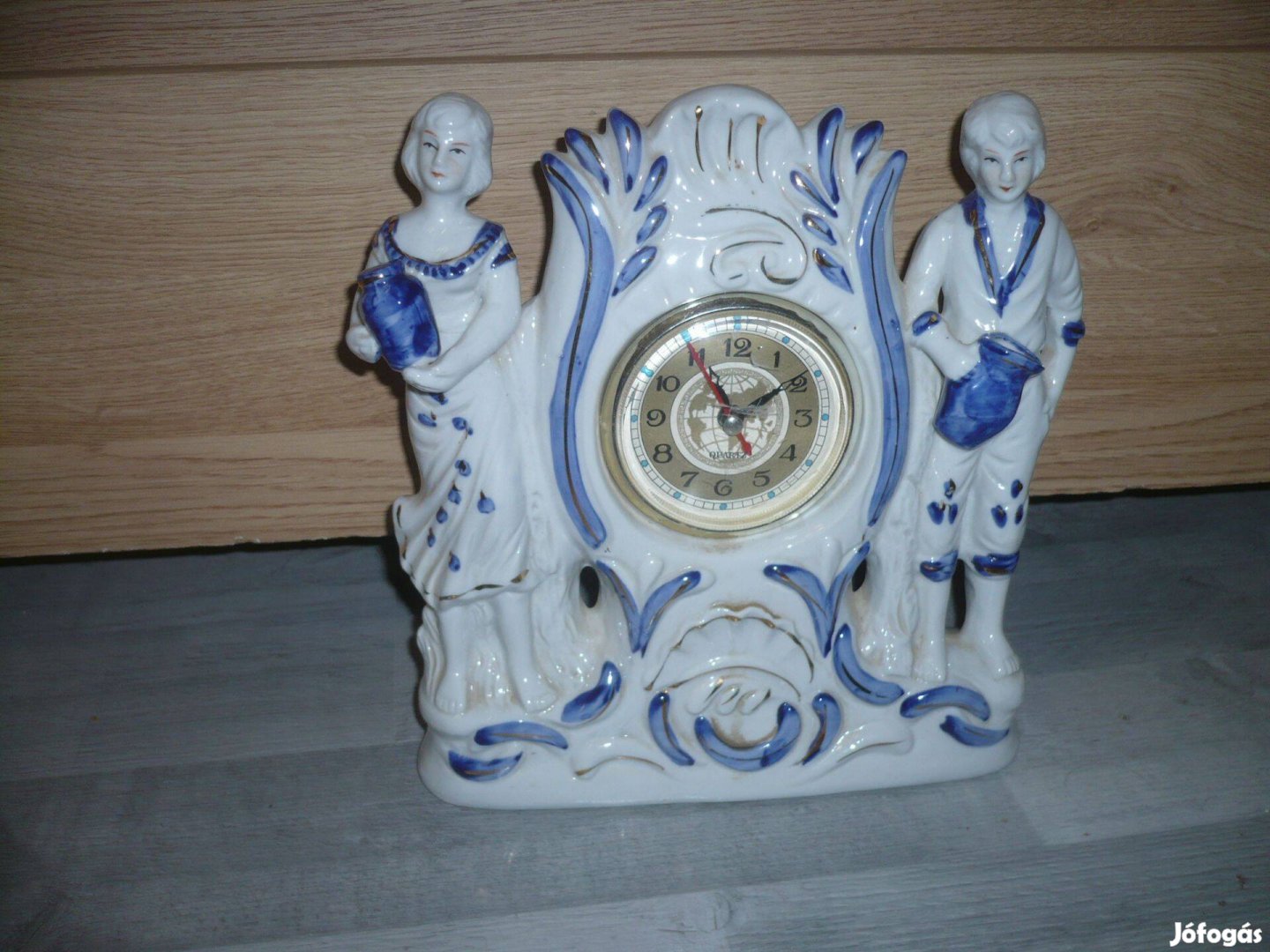 Porcelán quartz kandalló óra figurákkal