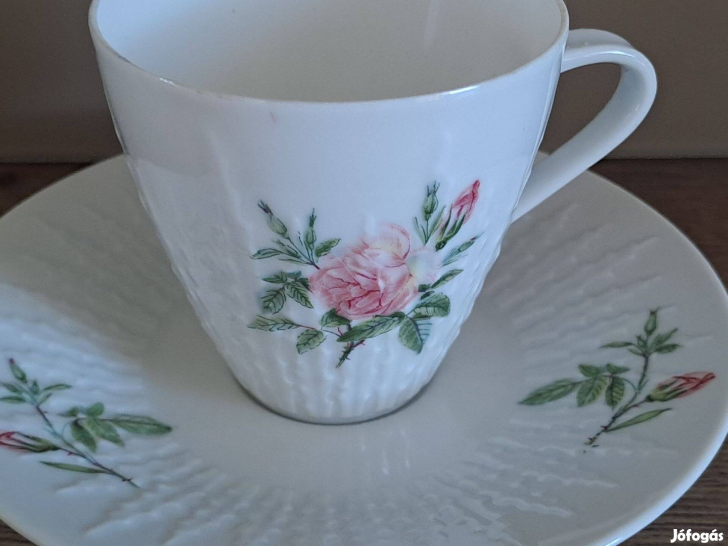 Porcelán rózsás csésze alátéttel