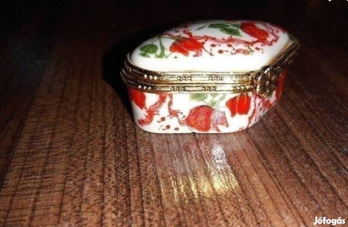 Porcelán szelence