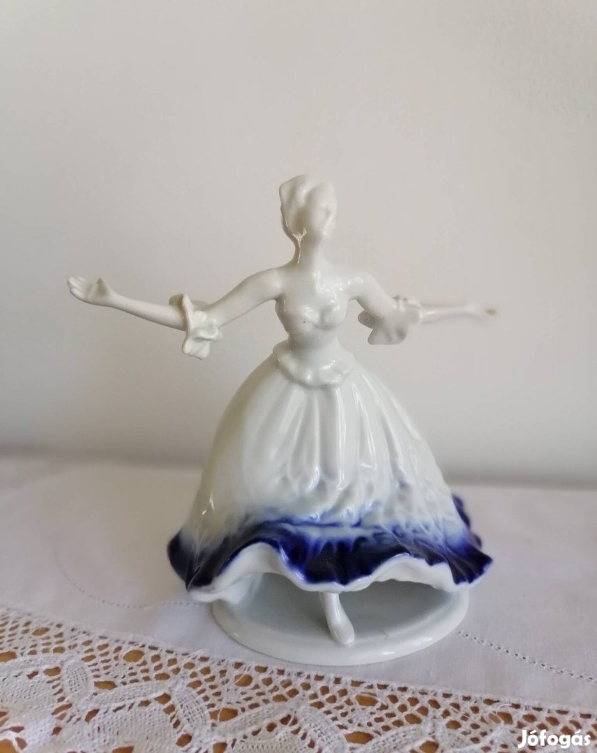 Porcelán táncoló lány