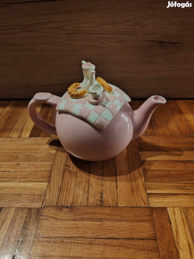 Porcelán tea kiöntő