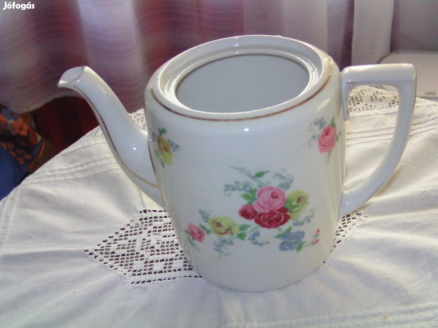 Porcelán tea kiöntő