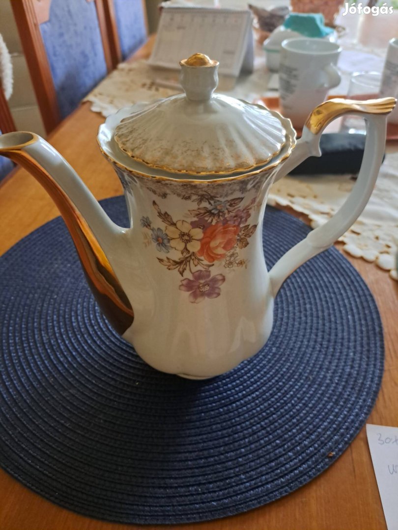 Porcelán tea kiöntő 