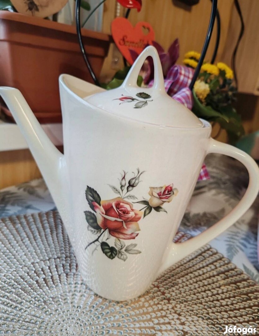 Porcelán tea kiöntő 