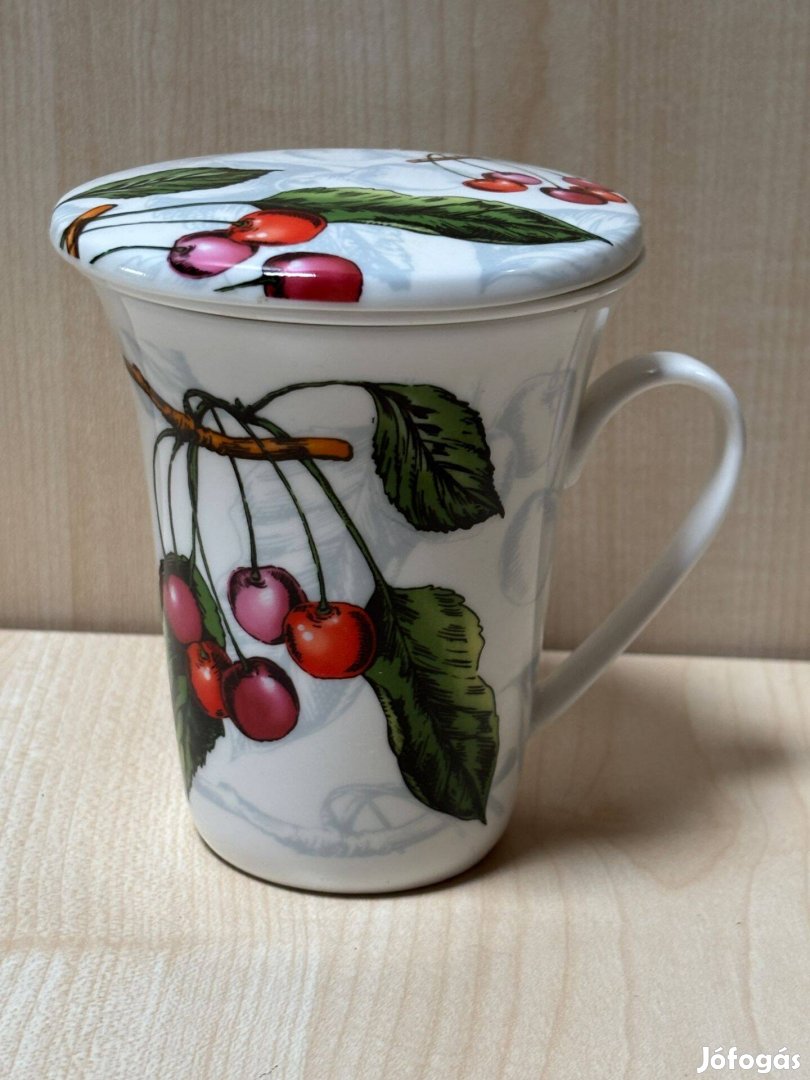 Porcelán teás csésze szűrővel