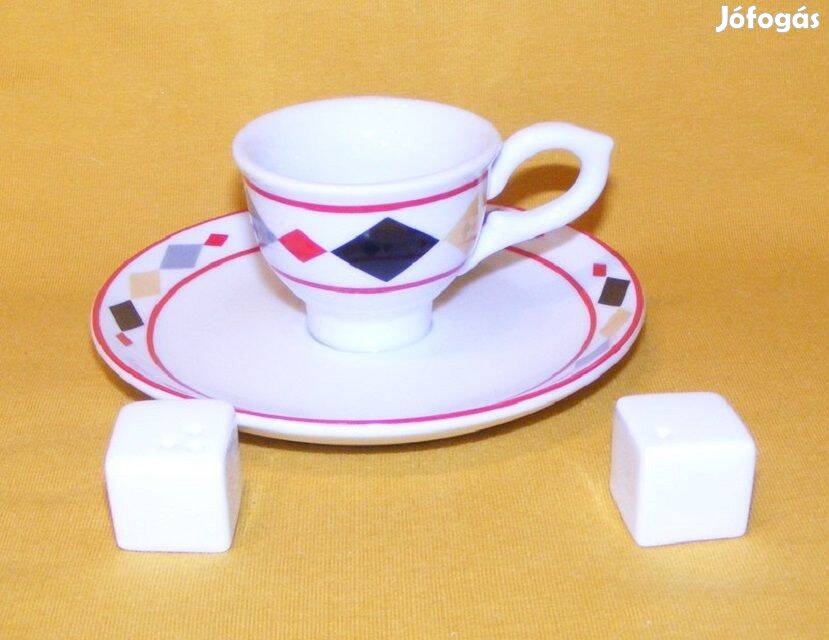 Porcelán tojástartó kocka só- és borsszóróval