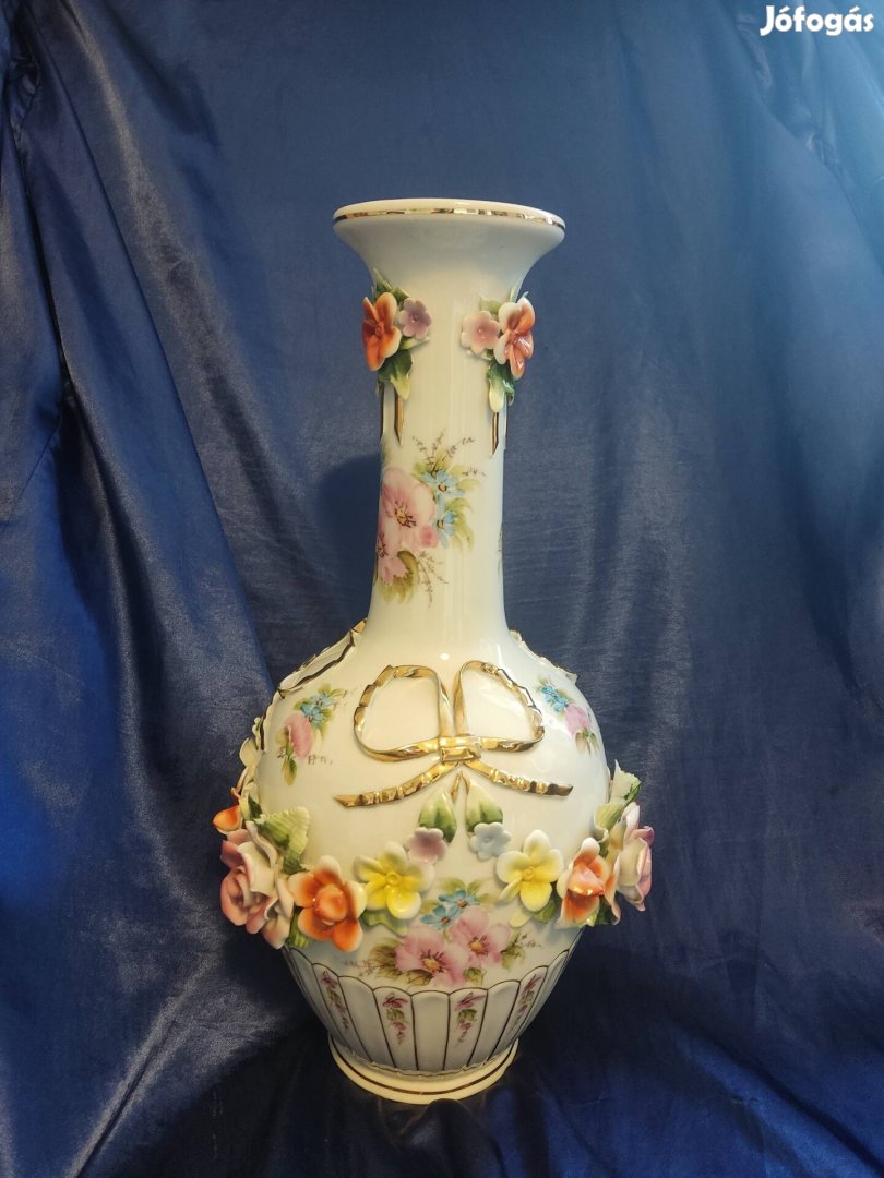 Porcelán váza 