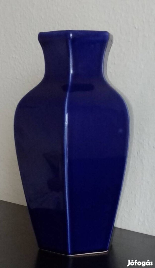 Porcelán vázá (M:27cm) eladó 