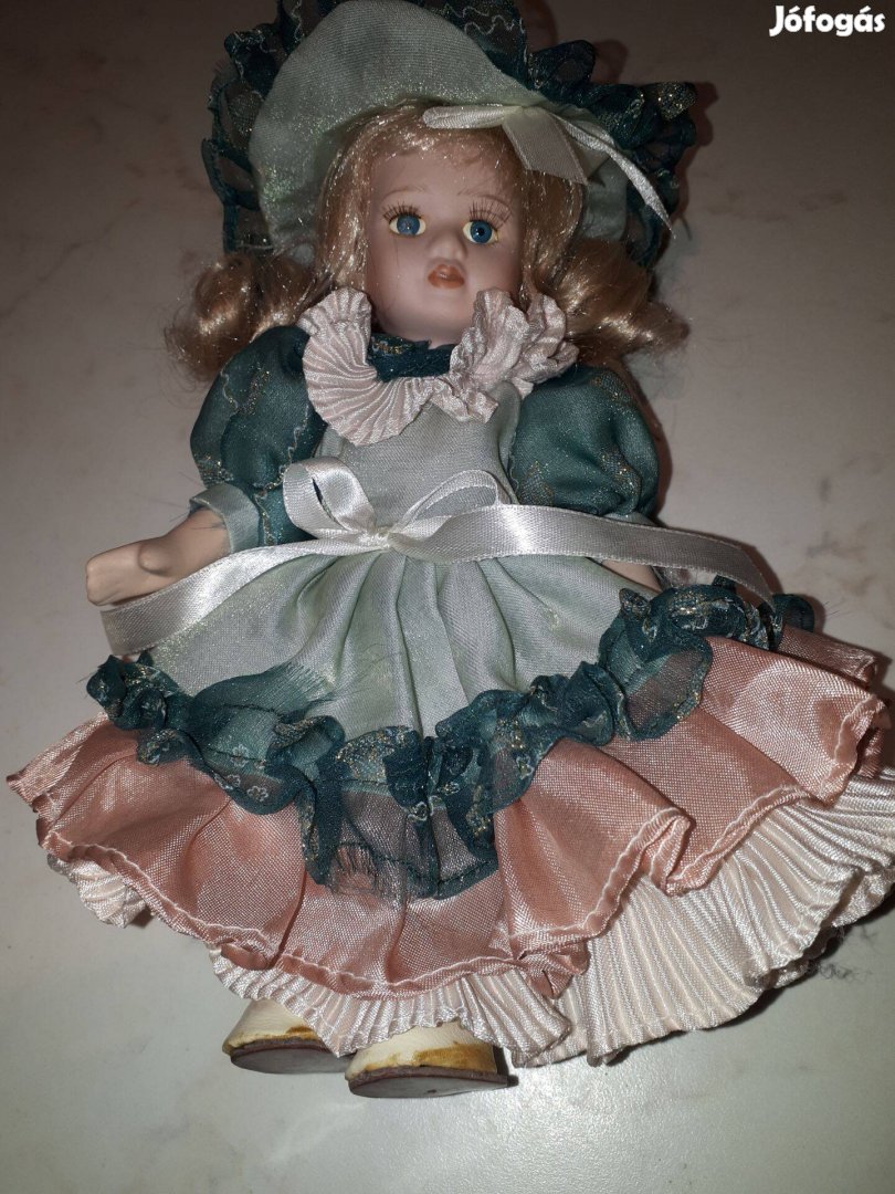 Porcelánfejű baba - díszbaba, Kb 20 cm-es