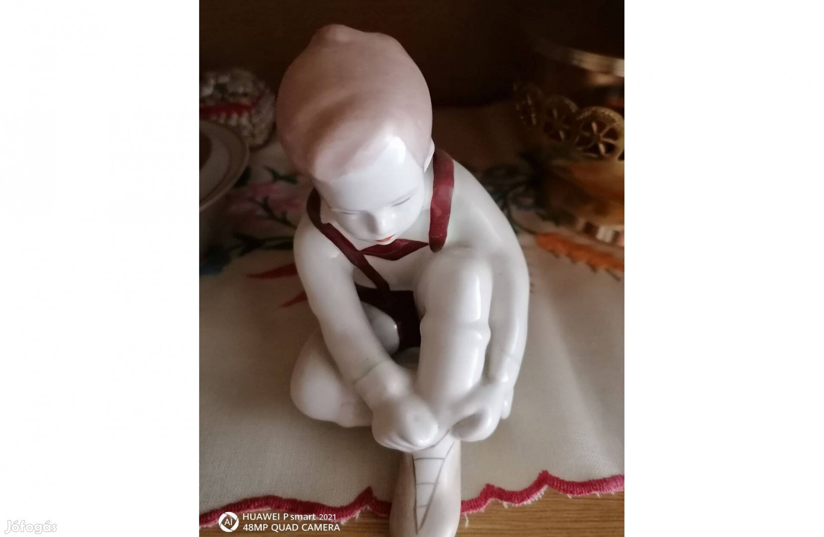 Porcelánfigura