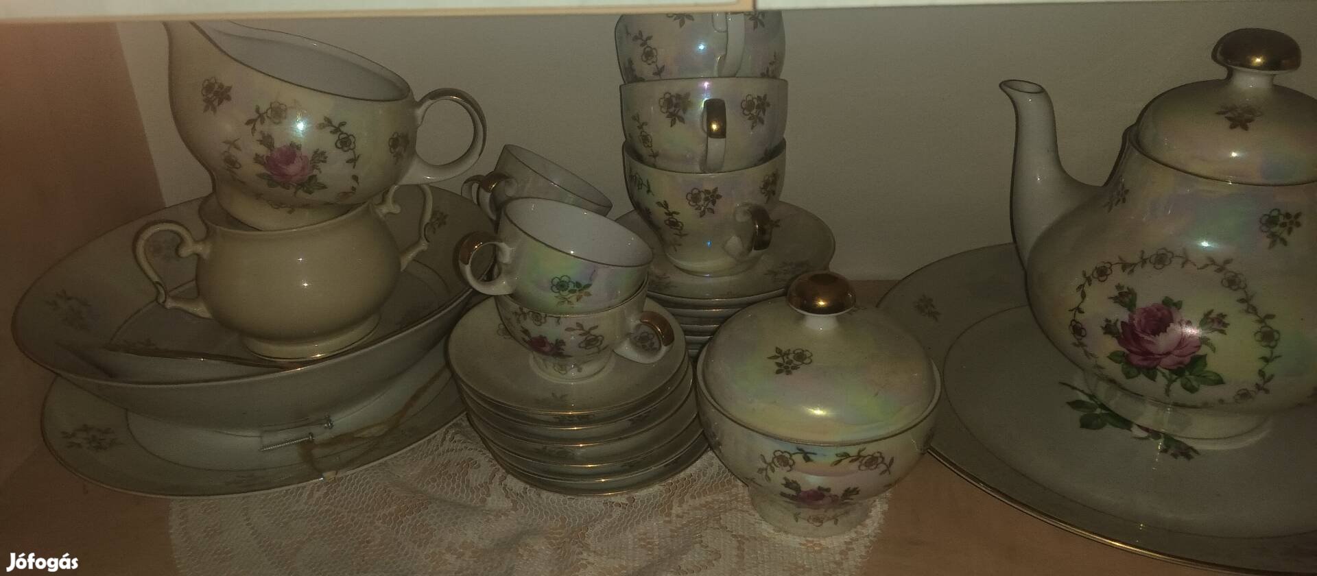 Porcelánok étkészlet várja új tulajdonosát 