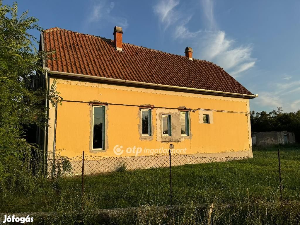 Poroszlói 125 nm-es ház eladó