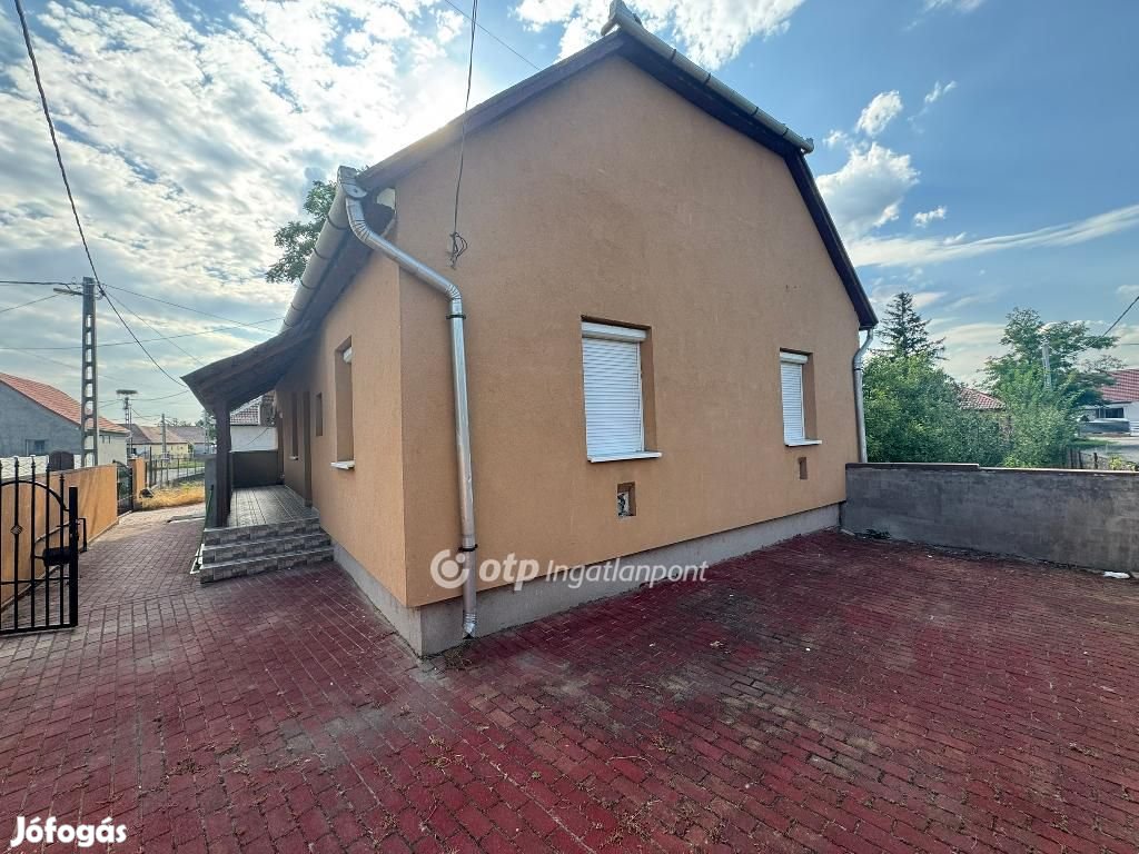 Poroszlói 99 nm-es ház eladó