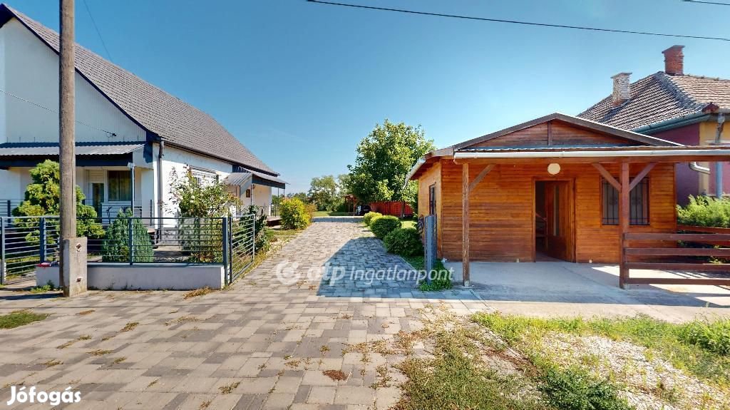 Poroszlói eladó 94 nm-es ház